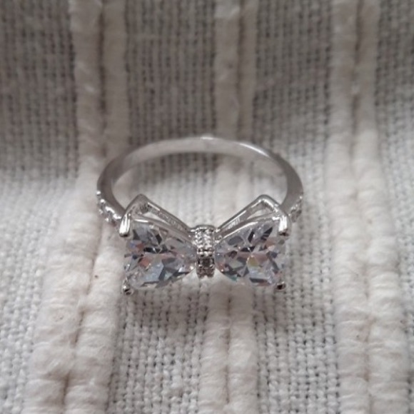 1 day SALE! 925 Sterling White Sapphire Bow Ring🌹 - Picture 11 of 14